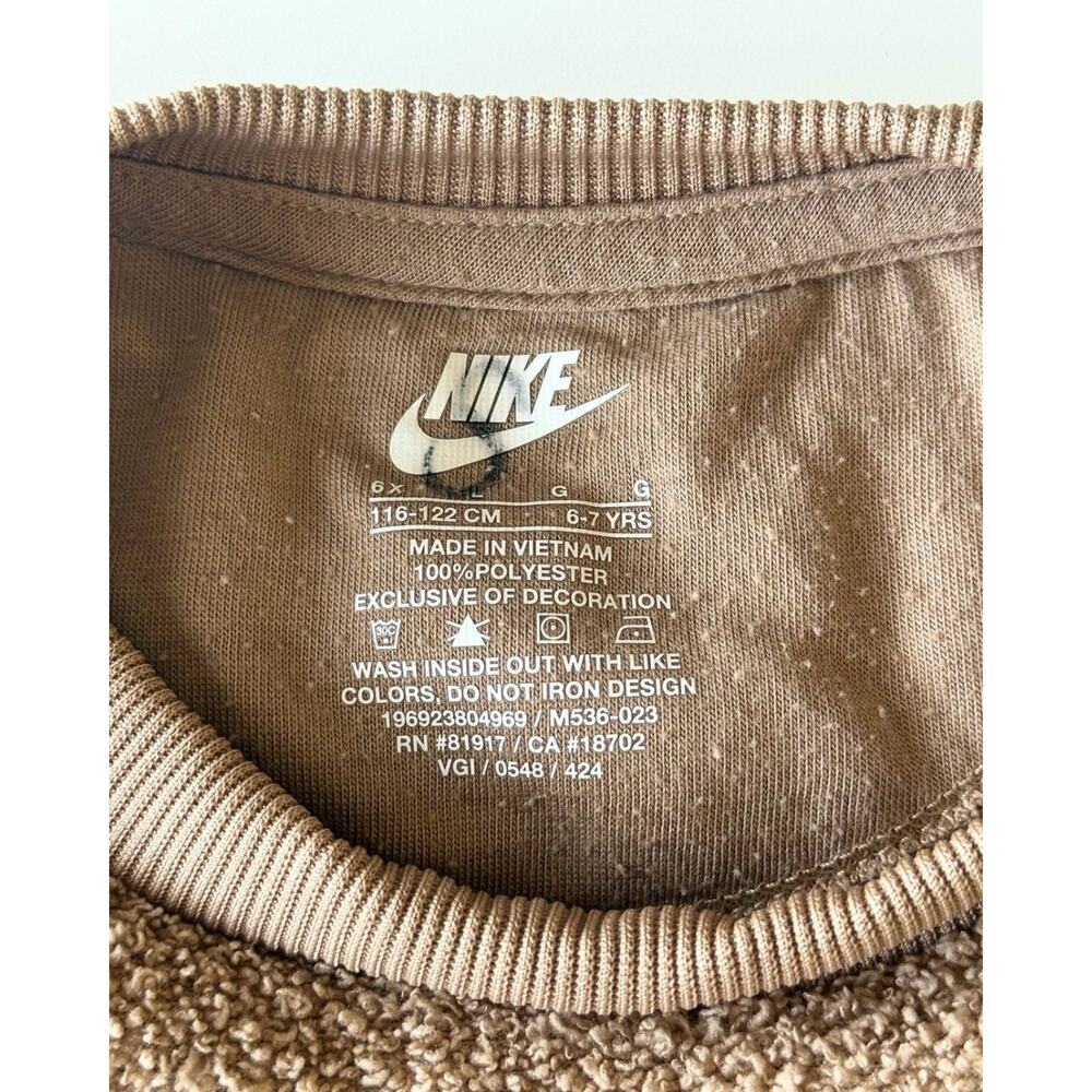 Nike Girls Swoosh Crewneck Sweatshirt Size 6-7 Beige Logo Cozy Pullover - Picture 5 of 5